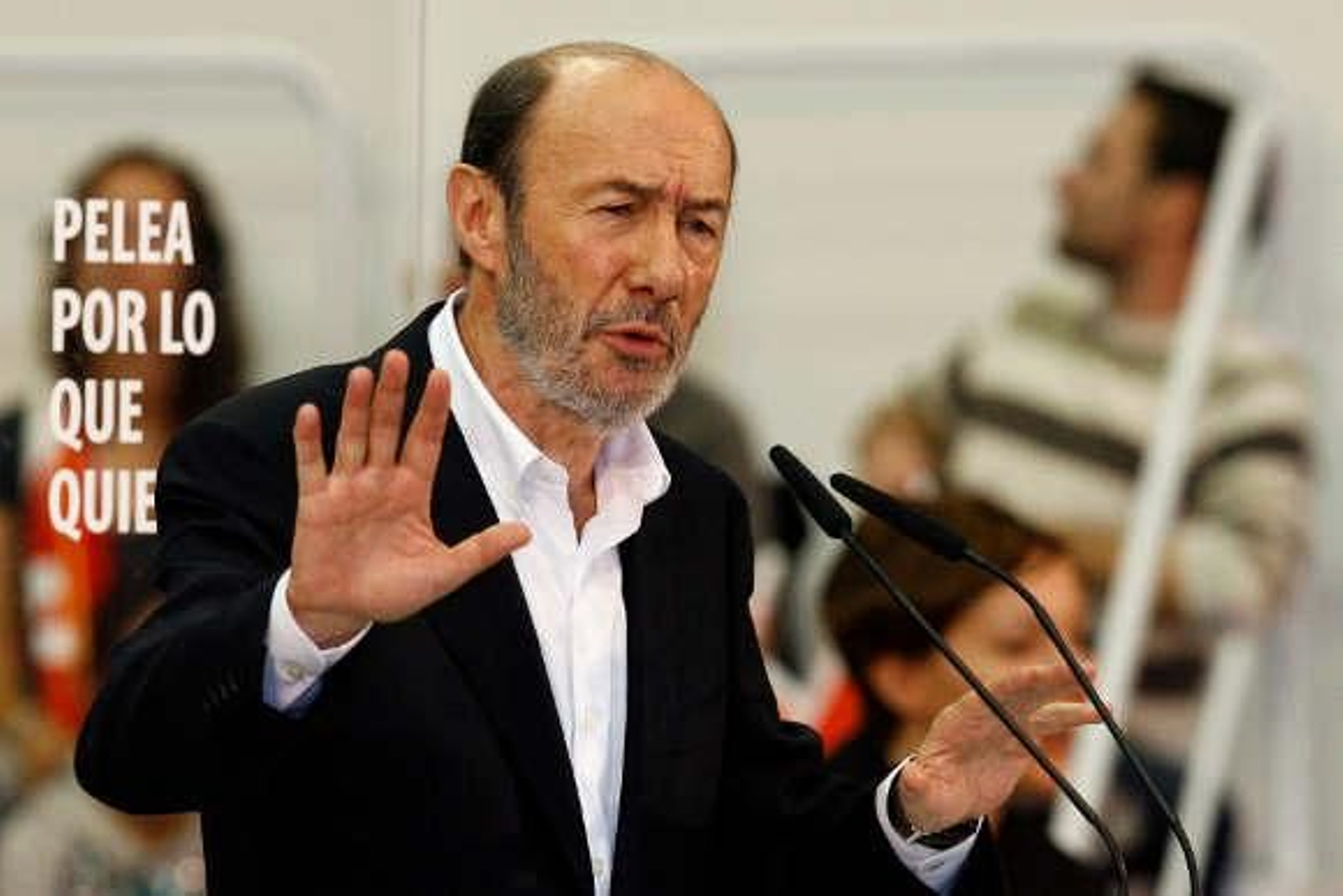 Rubalcaba propone redistribuir las desgravaciones del impuesto de sociedades