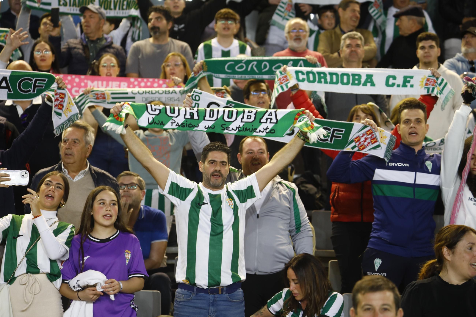 Las mejores fotos del ambiente en el Córdoba CF - Zaragoza en El Arcángel