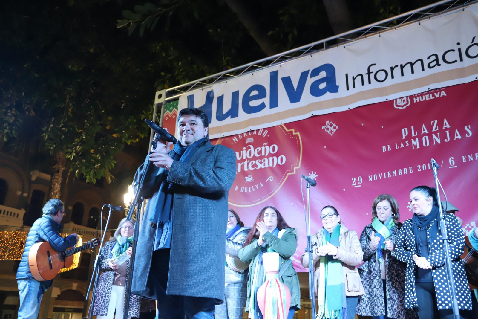 Imágenes del Cuentacuentos de Huelva Información con el alcalde Gabriel Cruz