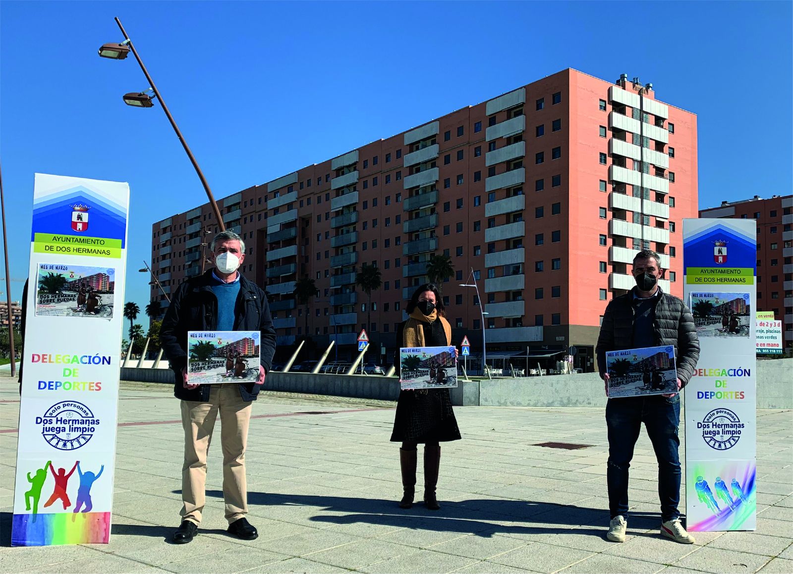 Presentación de 'Dos Hermanas sobre Ruedas' con el fin de celebrar el Día de la Bicicleta.