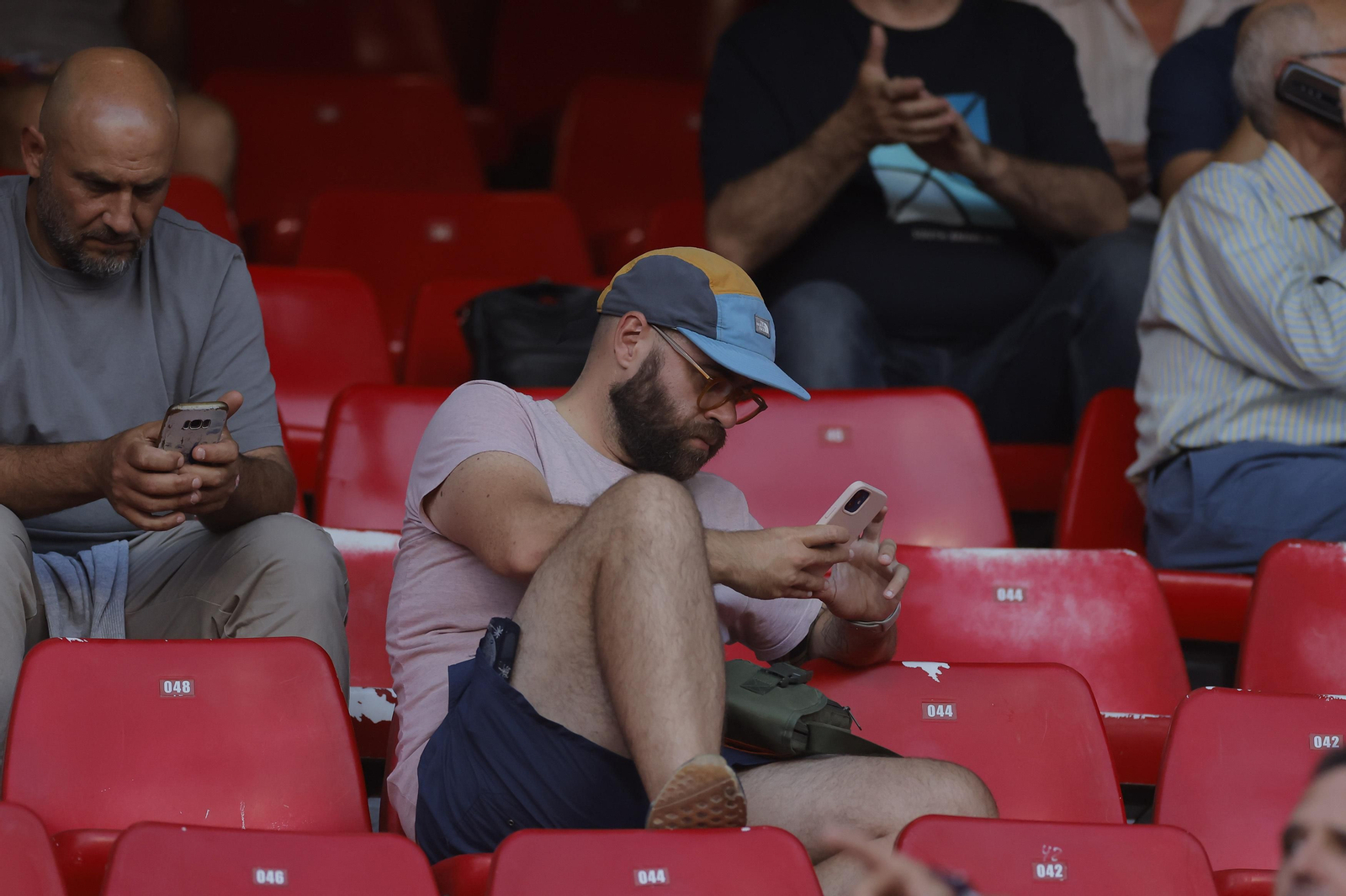 Búscate en las fotos del Sevilla-Girona