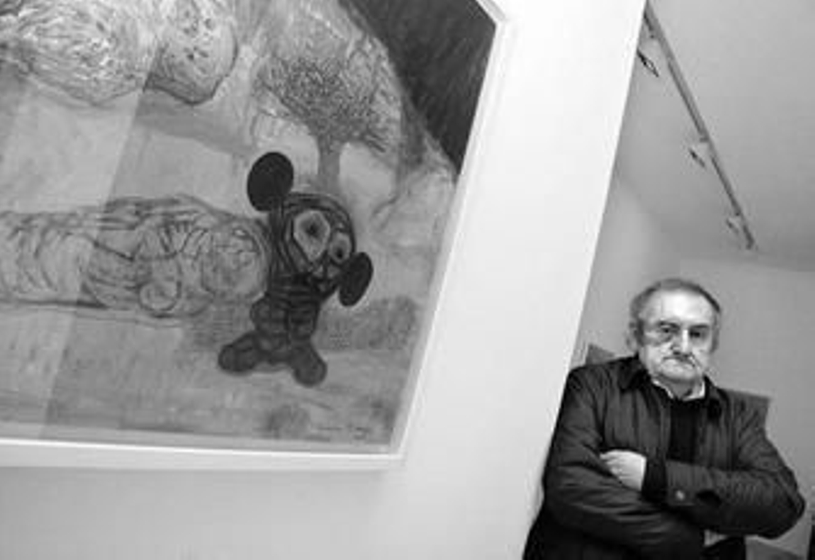 El pintor malagueño Francisco Peinado, junto a una de las obras presentes en la exposición. El pintor malagueño Francisco Peinado, junto a una de las obras presentes en la exposición.