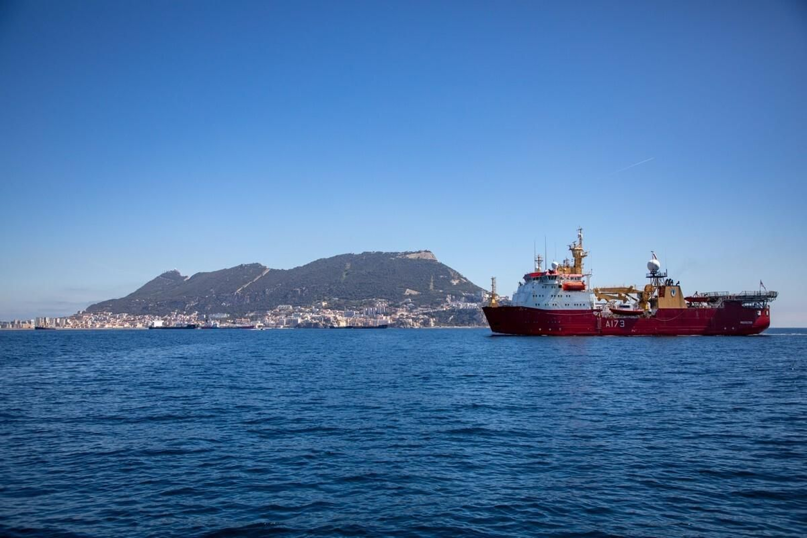 La llegada del 'HMS Protector' a Gibraltar.