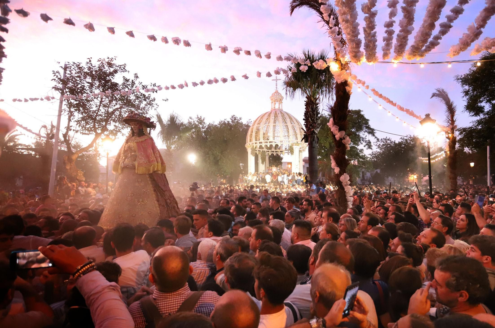 Recuerda las imágenes de la Venida de la Virgen del Rocío a Almonte en 2019