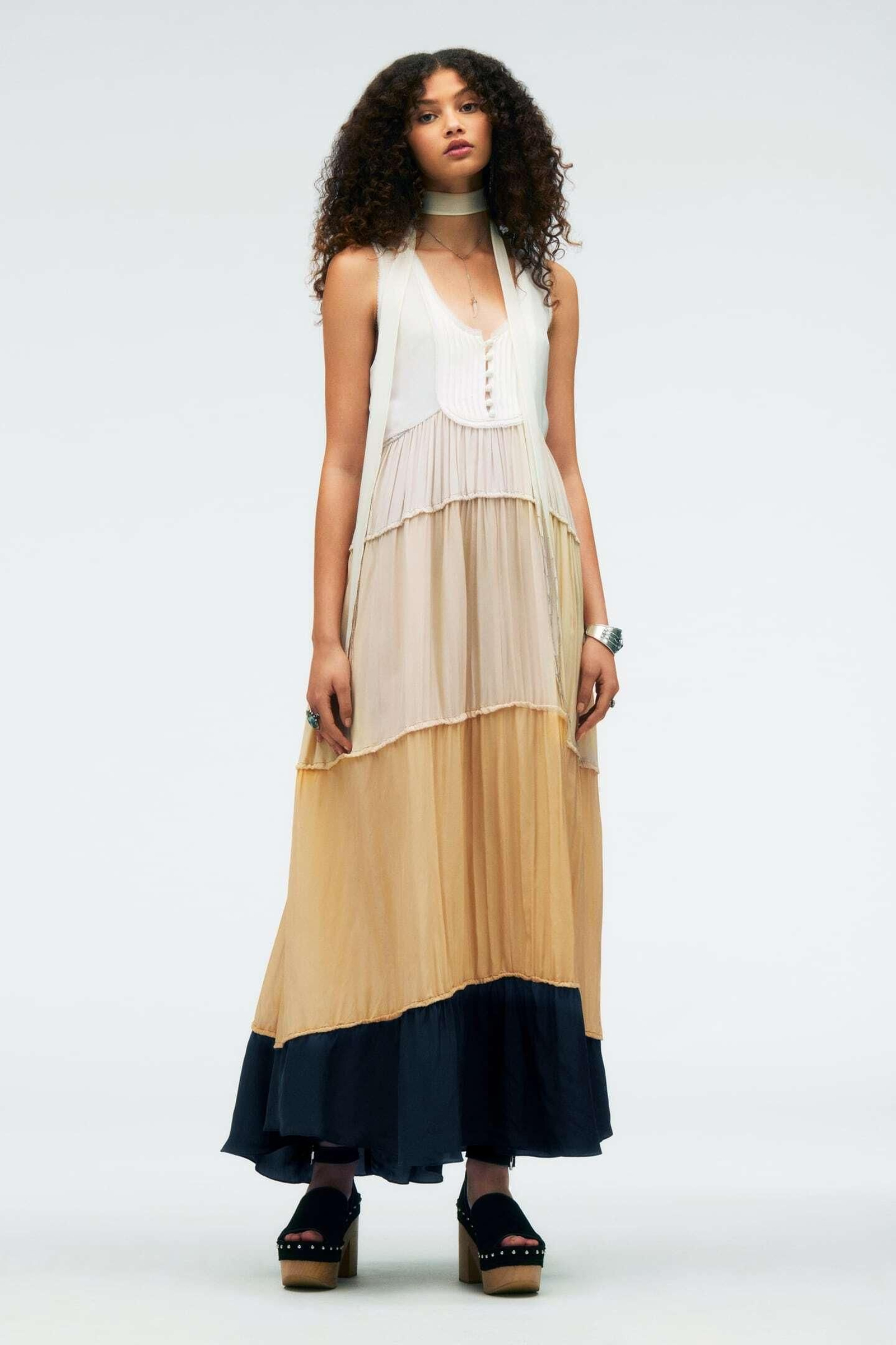 Vestido fluido de Zara.