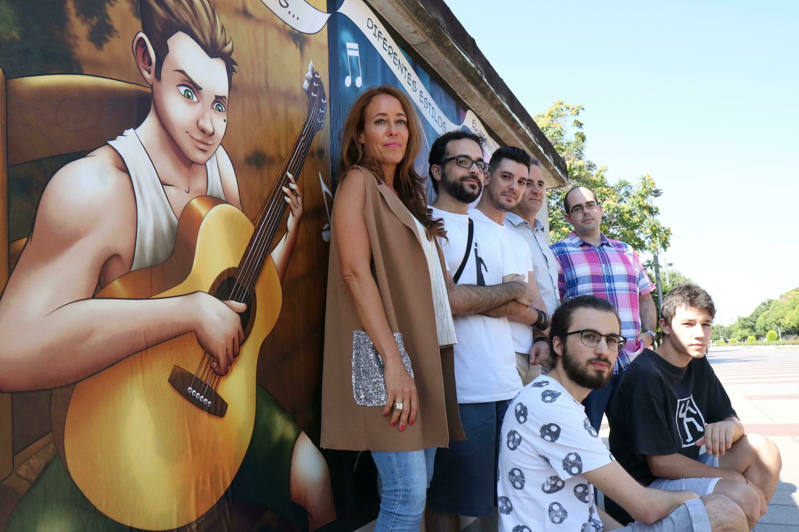 Los ilustradores, junto a Marián Aguilar y Antonio Deza.