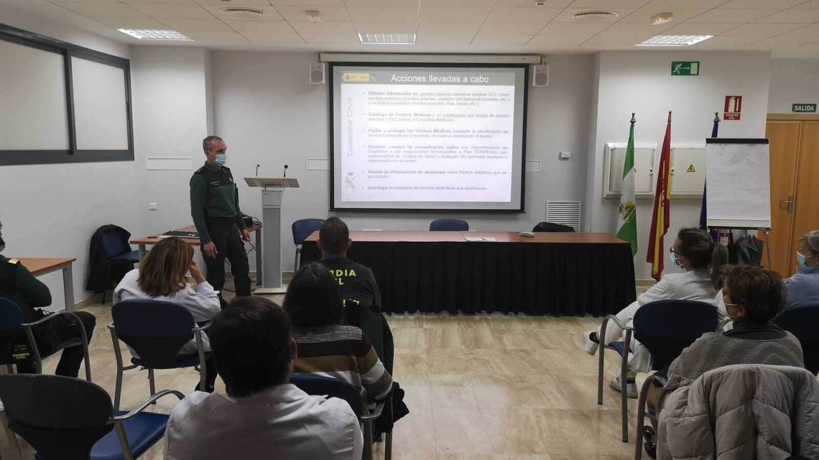 Un taller dirigido a sanitarios.