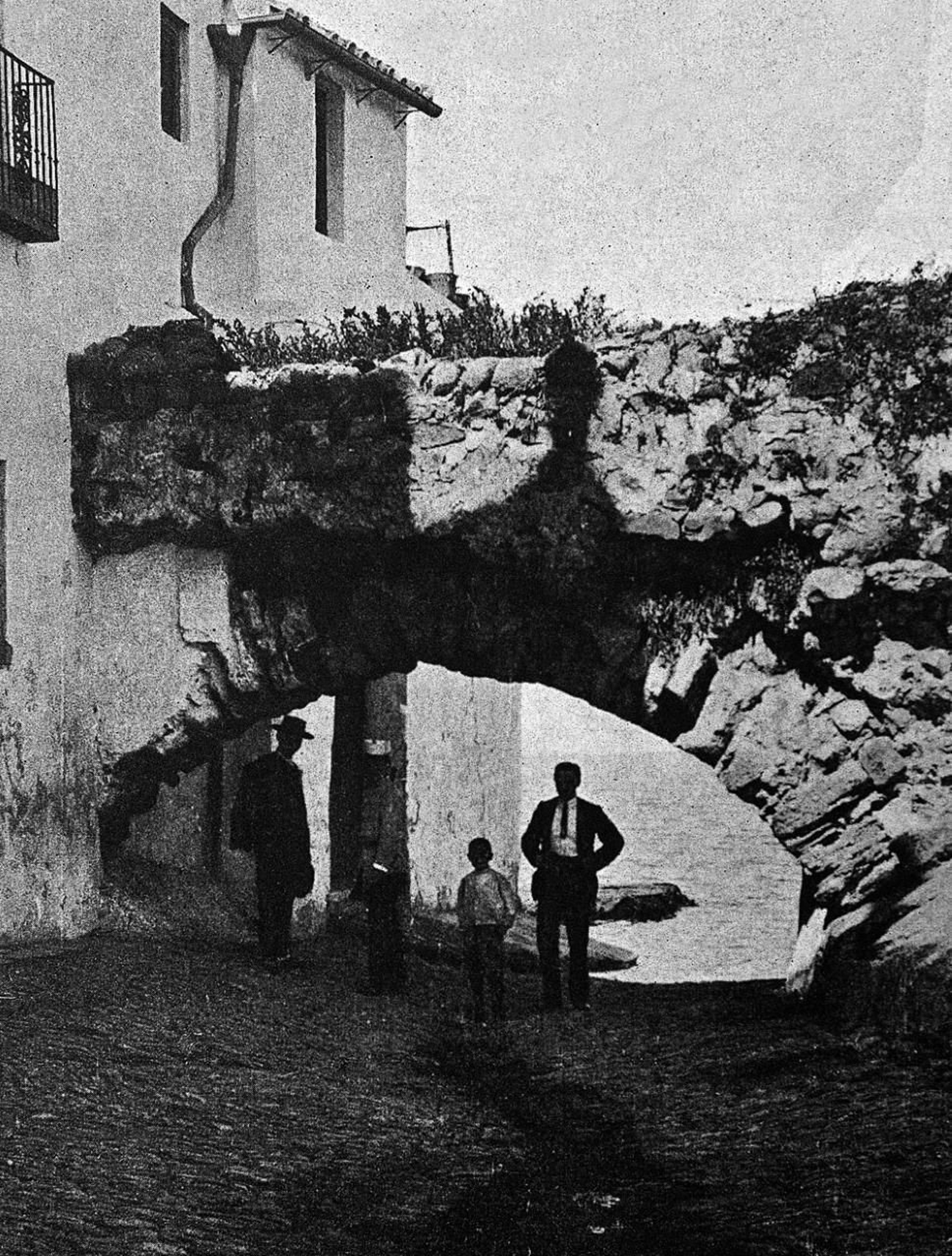 Arco conocido como el 'Ojo del Muelle', interpretado como puerta de las atarazanas de Algeciras medieval.