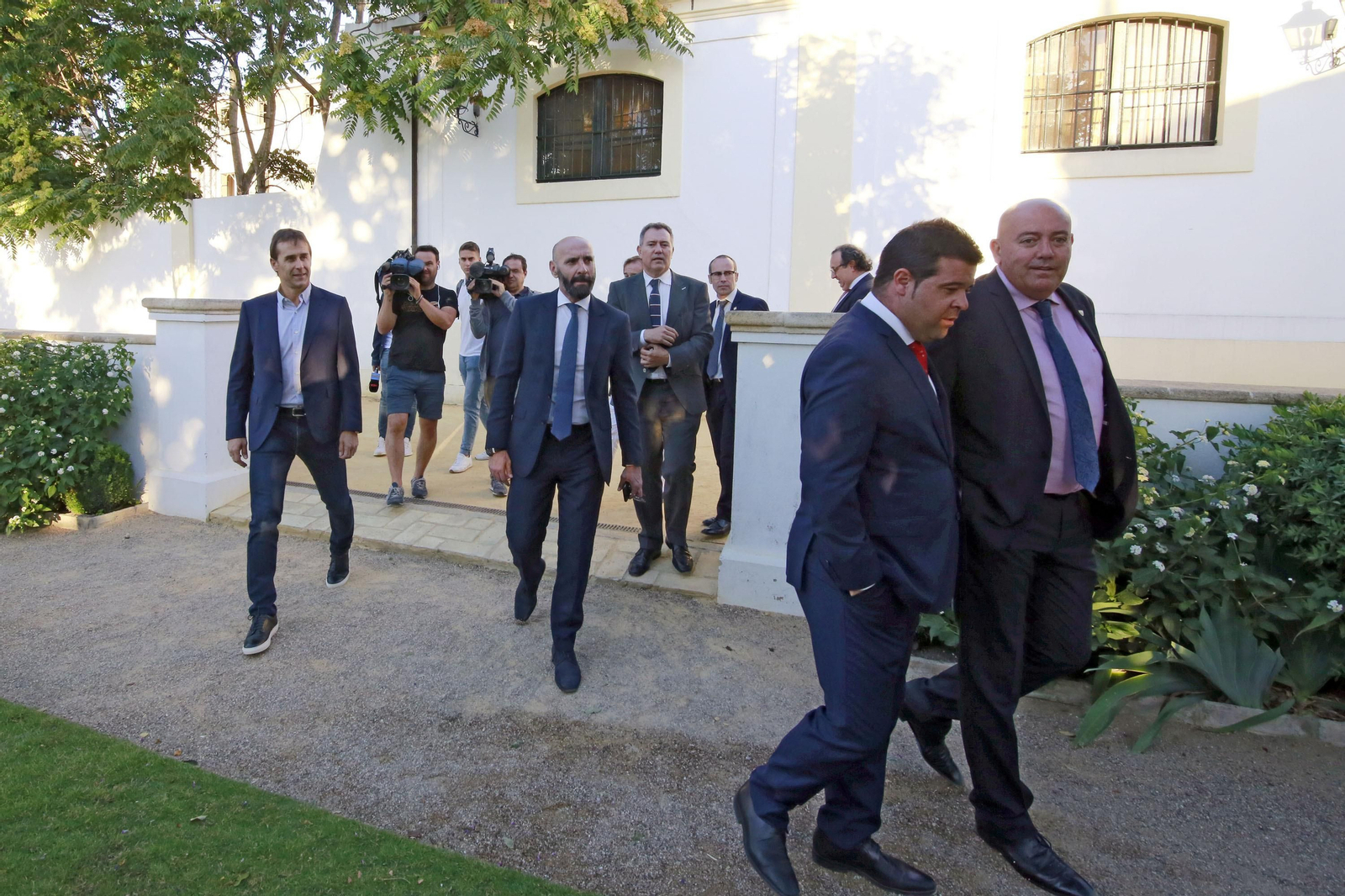 Imágenes de la entrega del 'Catavino de Plata Roberto Alés' a Monchi