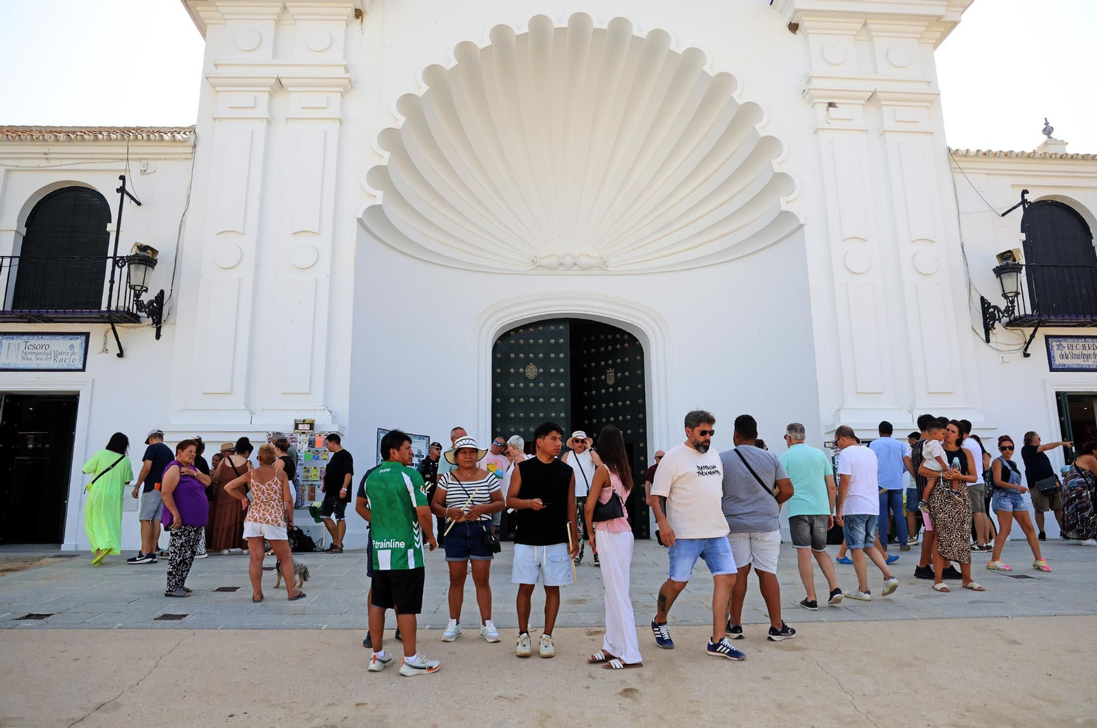 Imágenes del ambiente en el Rocío Chico en la mañana del sábado
