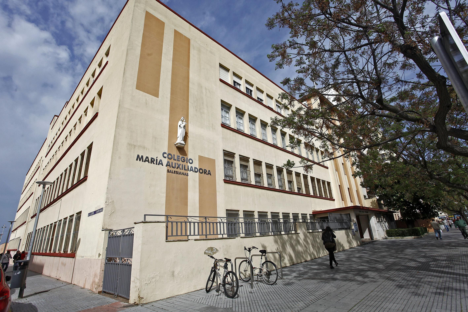 Fachada del Colegio María Auxiliadora-Salesianas de Cádiz.