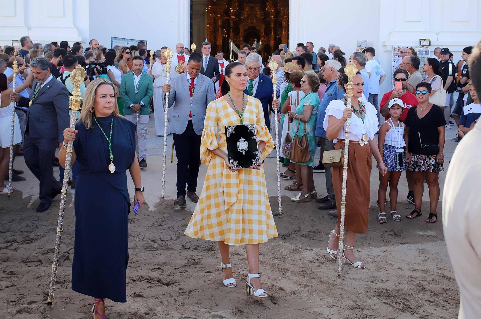 Imágenes de la procesión eucarística y solemne Función del Voto en El Rocío Chico