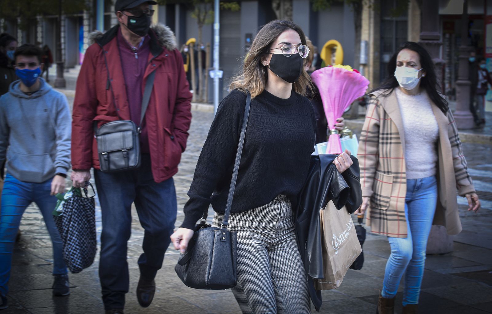 Luces y sombras en un buen puente para el comercio y la hostelería