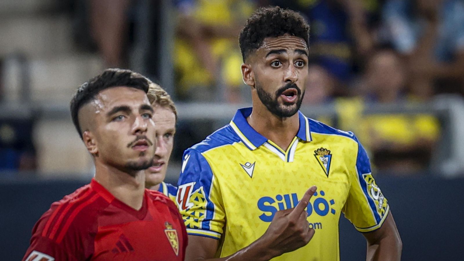 Búscate entre las fotos del partido de fútbol entre Cádiz CF y Real Zaragoza