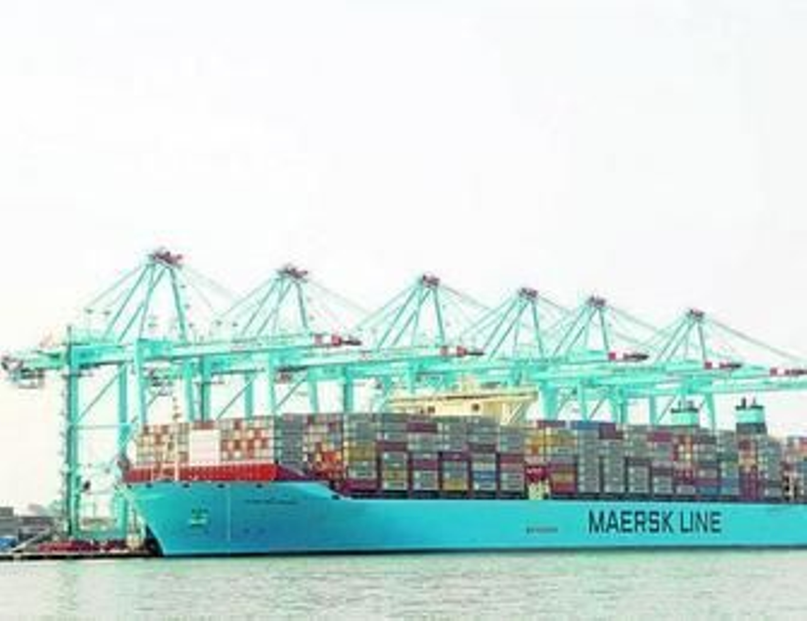 Un buque de Maersk en la terminal de Algeciras.