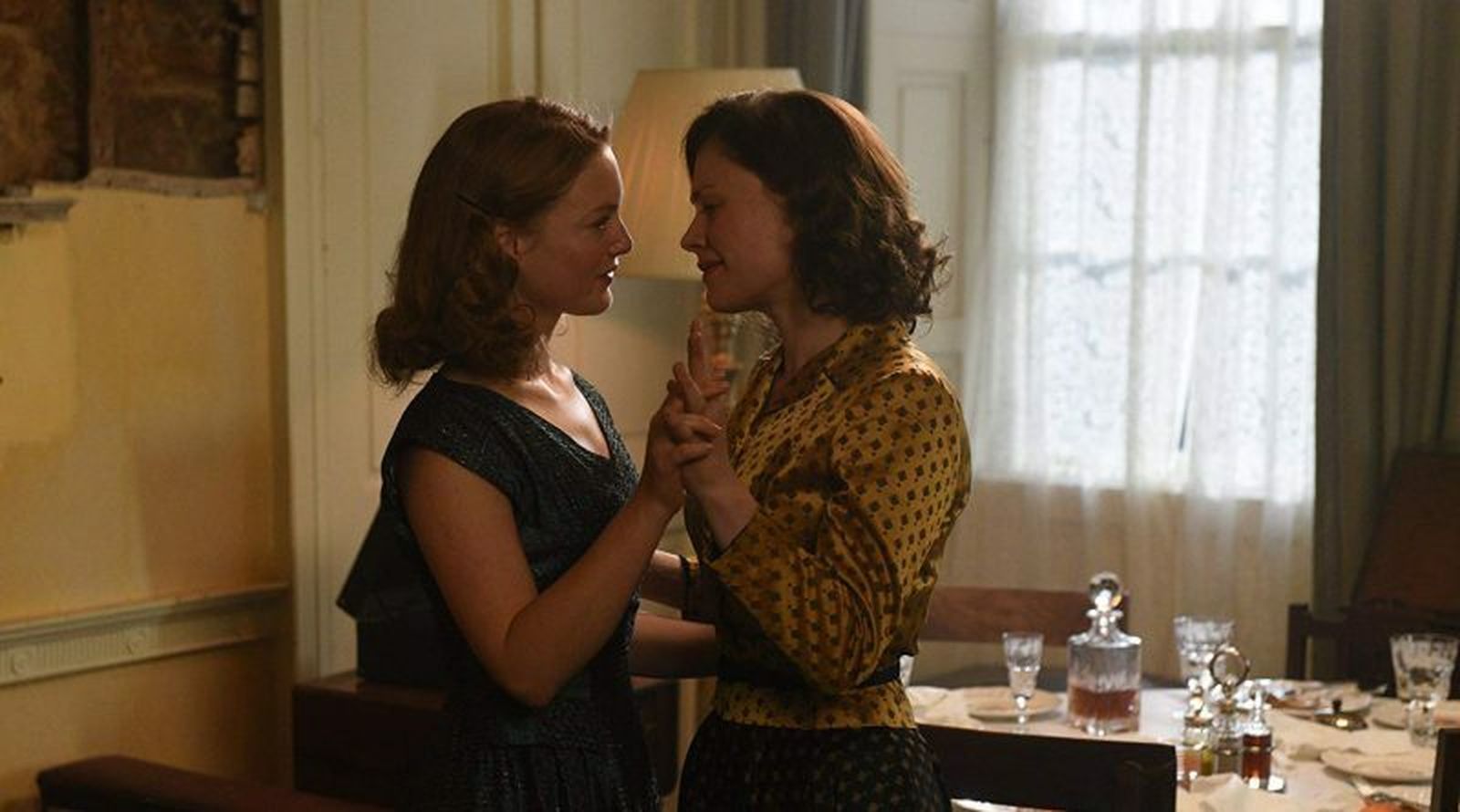 Holliday Grainger y Anna Paquin en una imagen de 'El secreto de las abejas'.