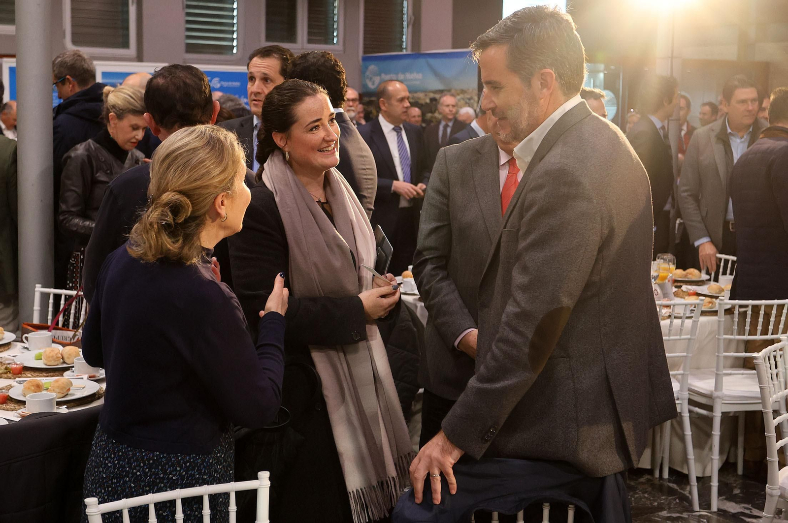 Imágenes del desayuno-coloquio con Jorge Paradela en el Foro Joly Andalucía celebrado en Huelva