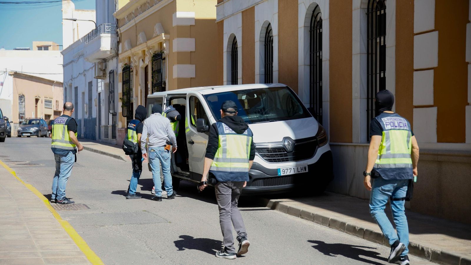 Más de 400 agentes de Policía Nacional y Guardia Civil se desplegaron en Pechina