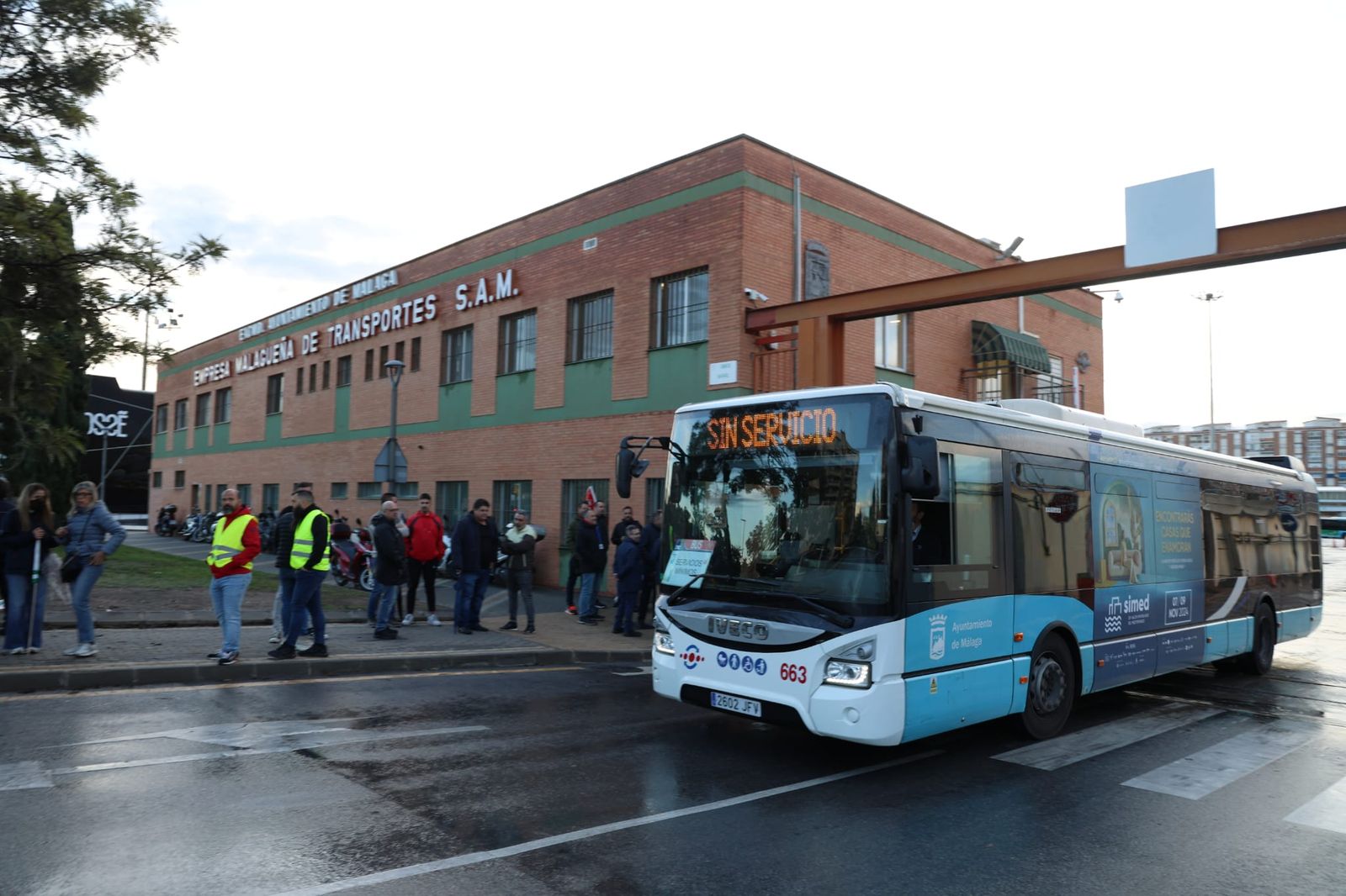 La huelga de autobuses en Málaga en imagenes
