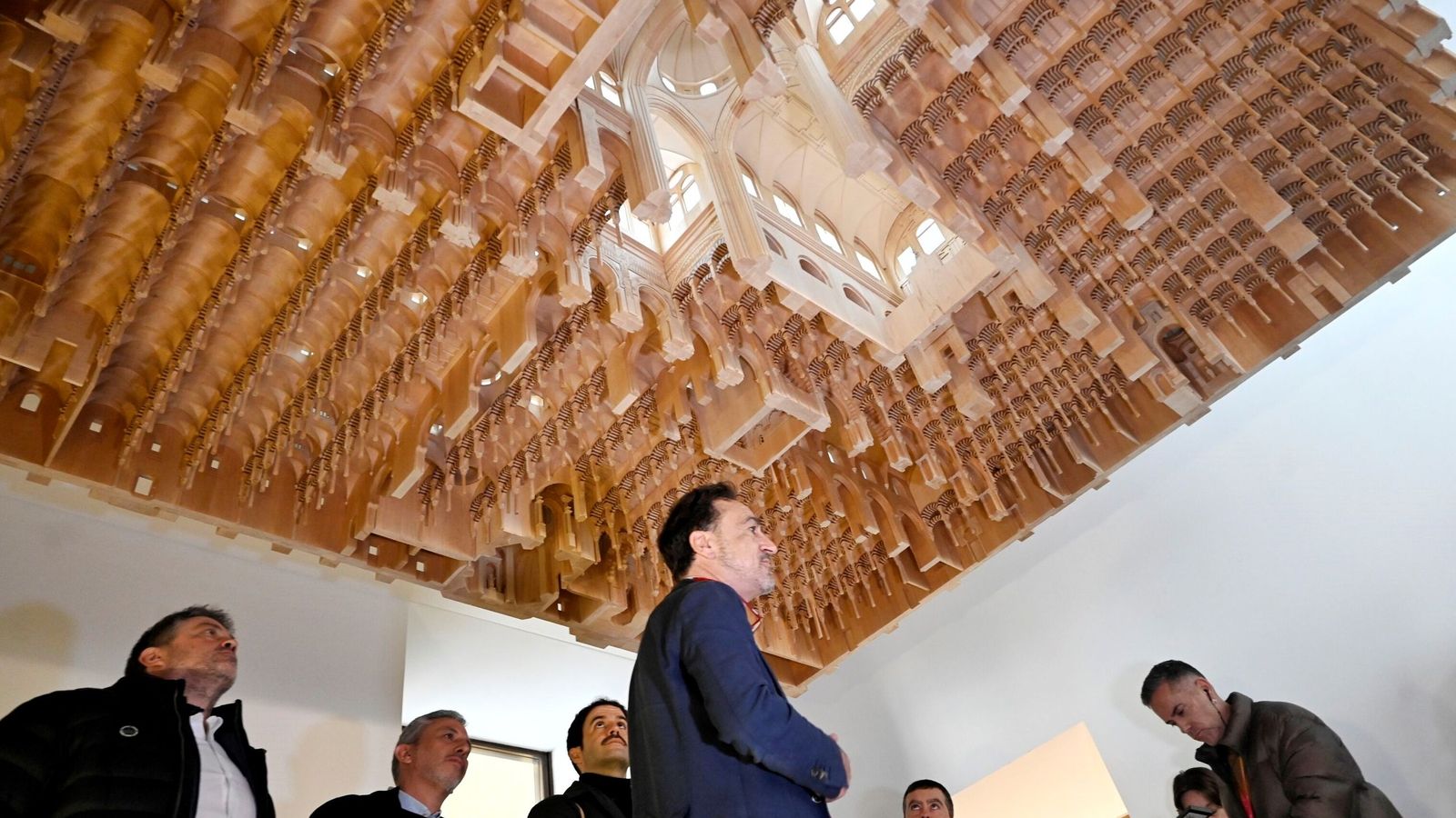 Maqueta en el techo de una de las salas del nuevo Centro de Interpretación y Recepción de la Mezquita de Córdoba.