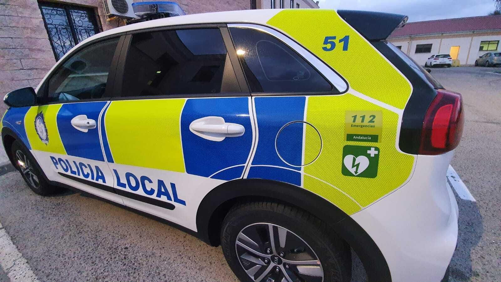 Los vehículos policiales algecireños cuentan con equipos de desfibrilación. Los vehículos policiales algecireños cuentan con equipos de desfibrilación.
