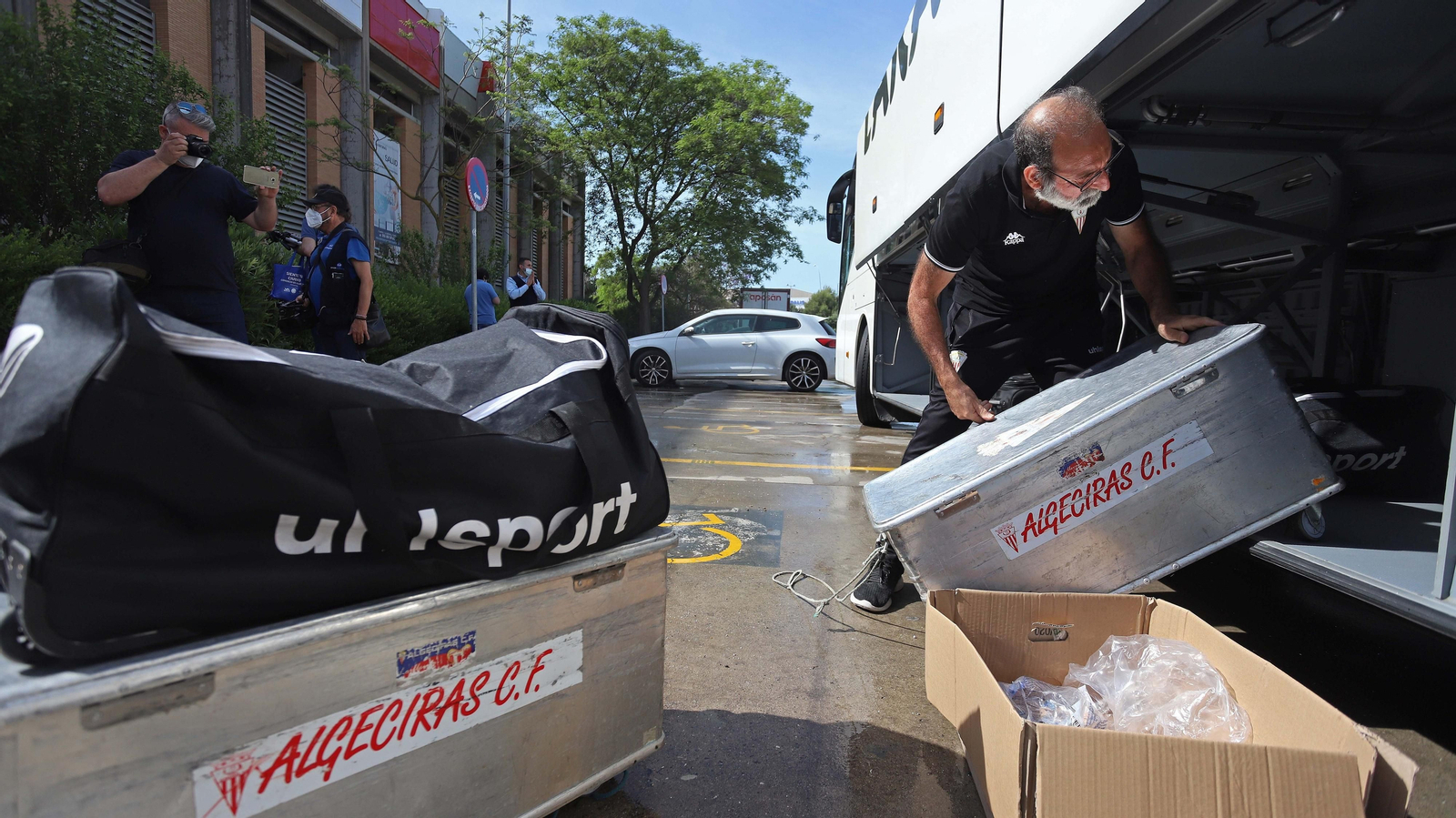 Fotos de la salida del Algeciras a la final del playoff de ascenso a Segunda