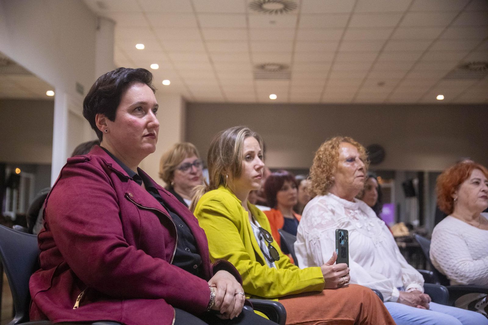 La Plataforma de Acción Feminista en Almería rinde homenaje a las mujeres de la Desbandá con su II Premio ‘Posidonia’ a Loli Sierra, vicepresidenta de la Asociación Memorialista de la Desbandá, en imágenes