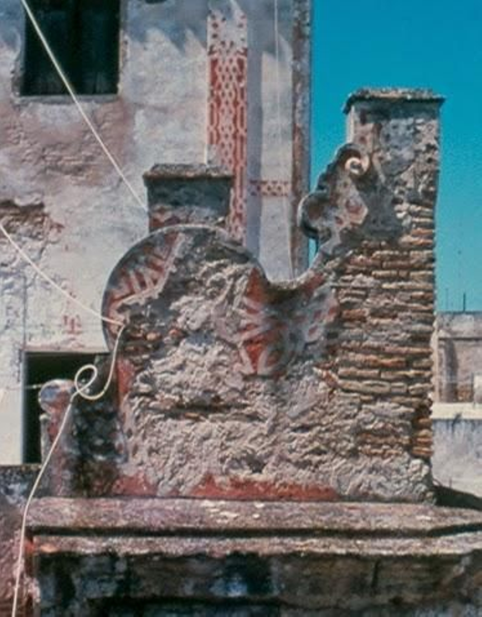 Detalle de parte de un muro esquinero que se orienta hacia la calle Pasquín, en 1979.