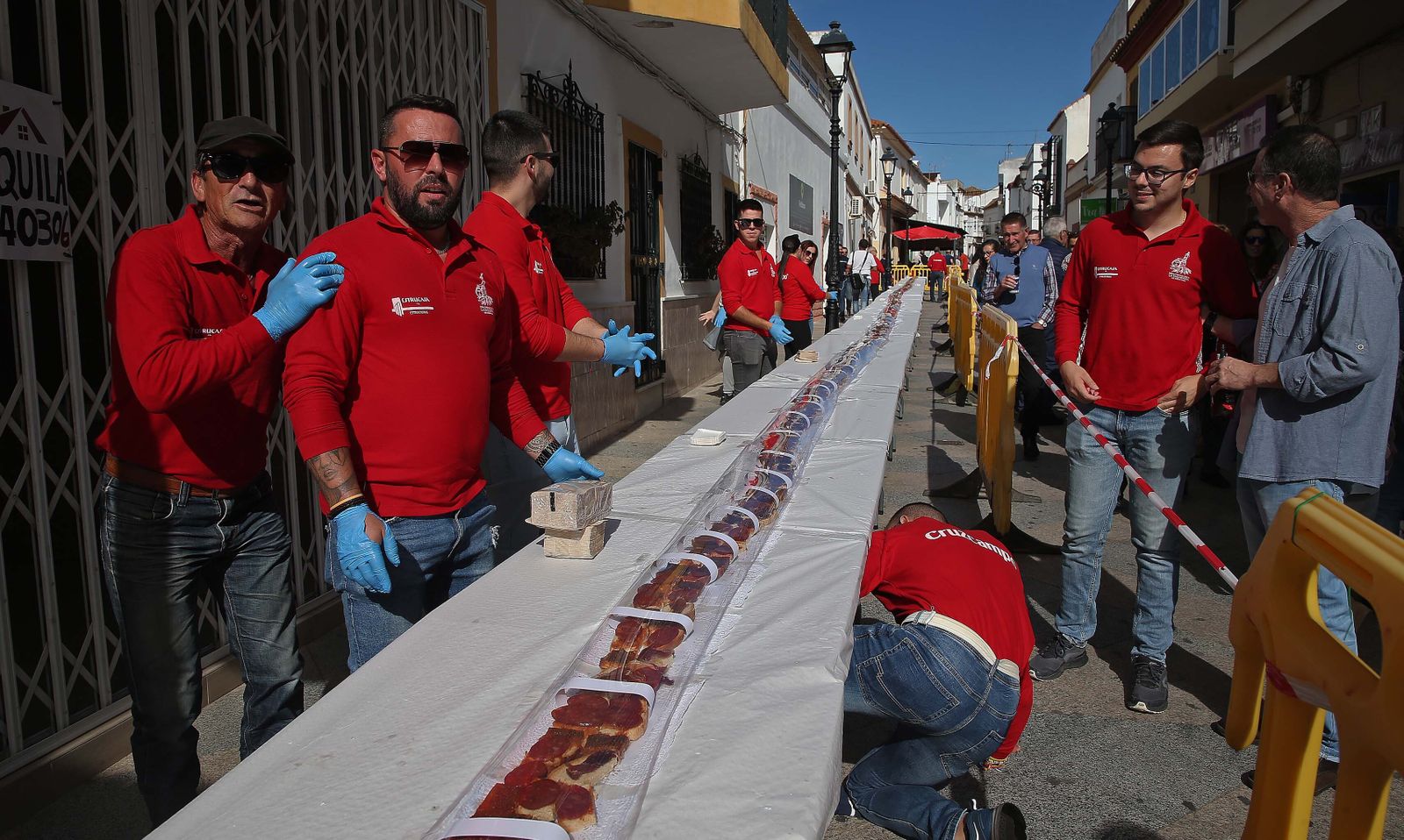 La III Tosta Ibérica Gigante de Los Barrios, en imágenes