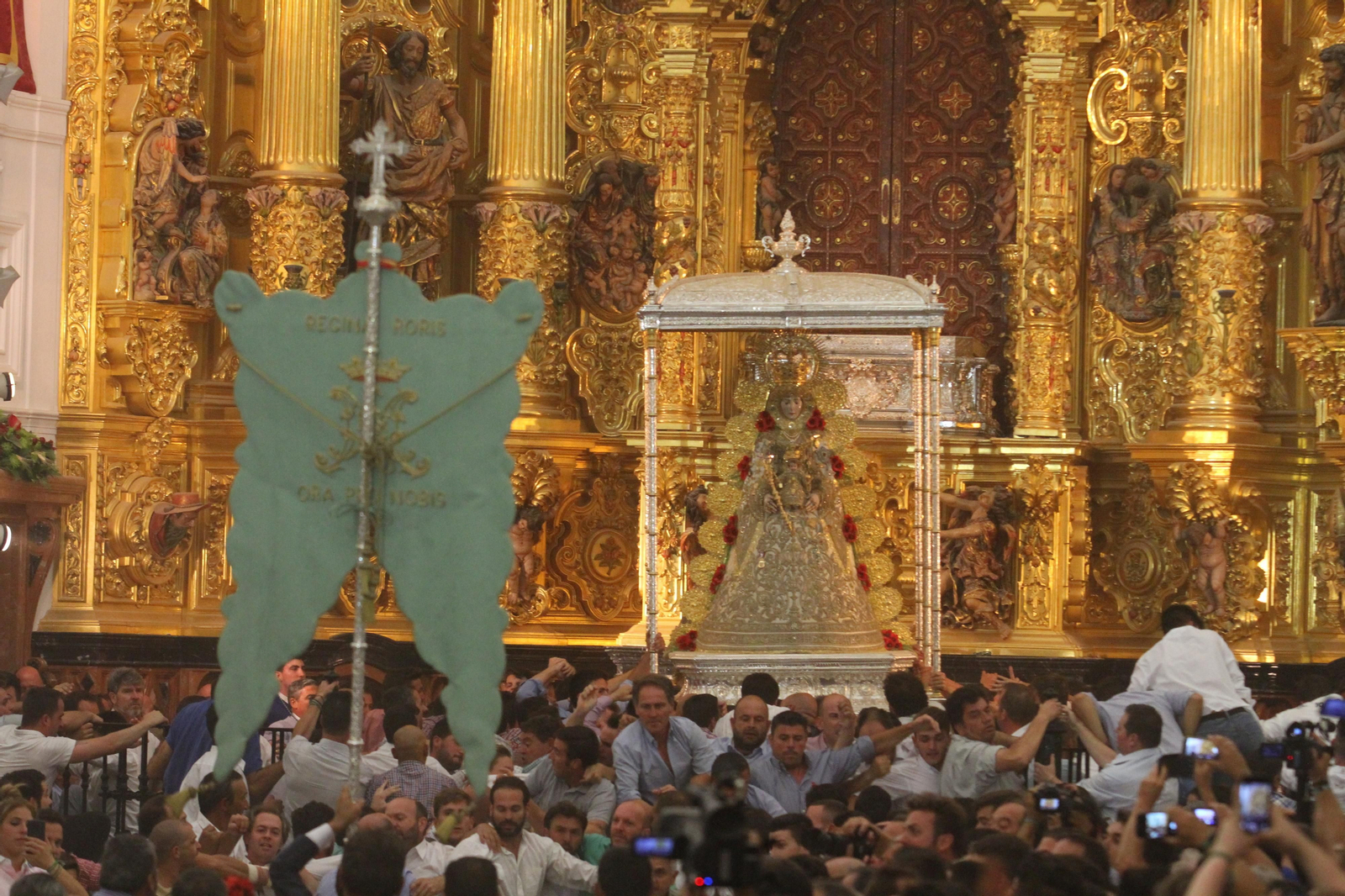 Salto a la reja de los almonteños.