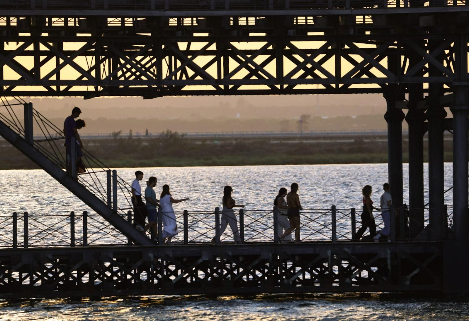 El muelle de la compañía Rio Tinto, el lugar de Huelva donde cada atardecer es un espectáculo diferente