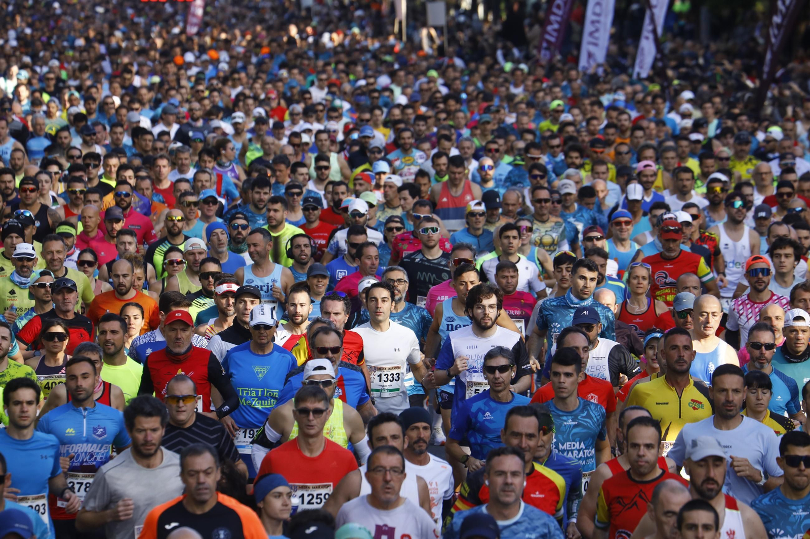Las mejores fotos de la salida de la Media Maratón de Córdoba 2024