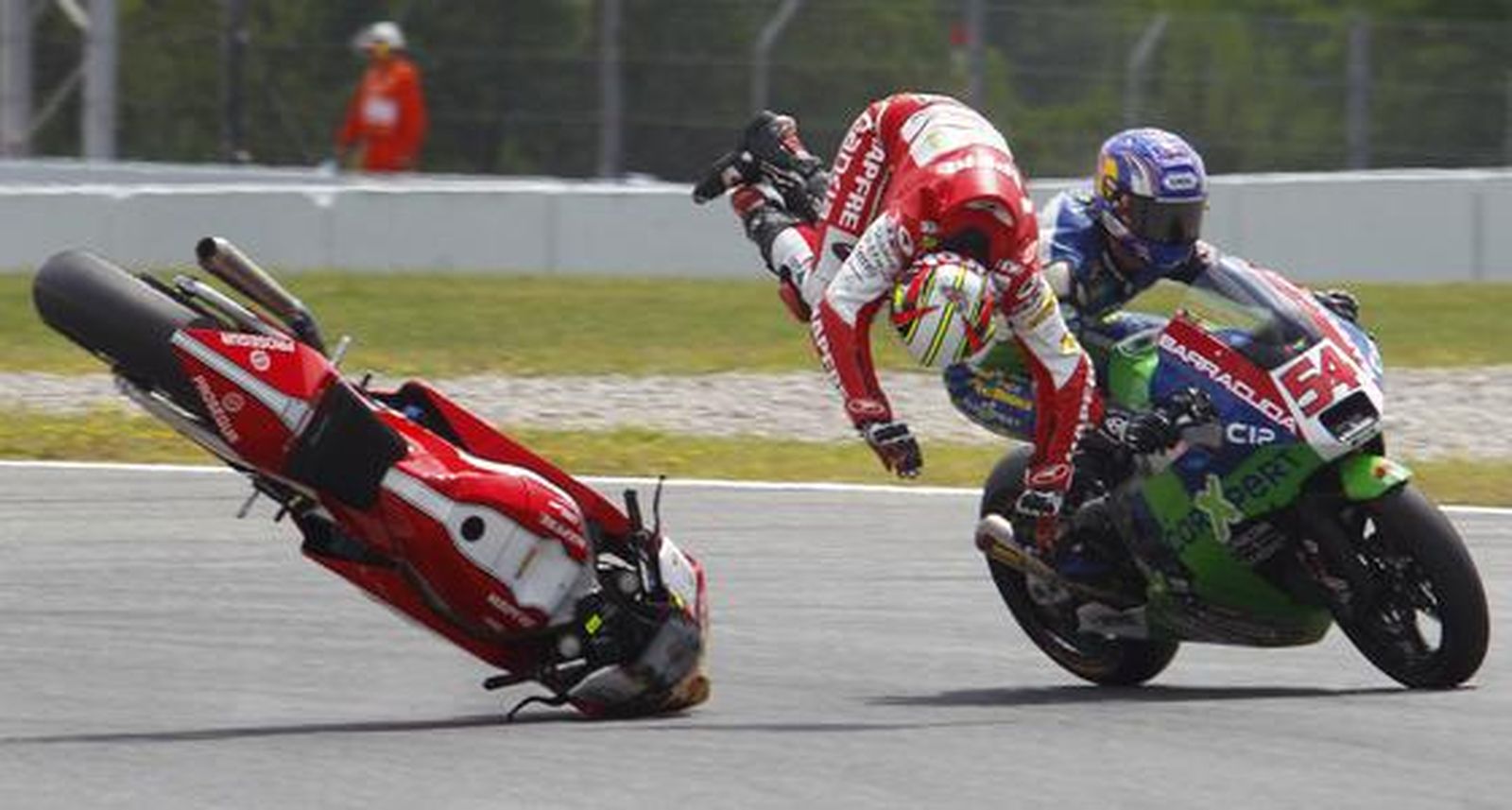 Bradl aumenta su tiranía en Moto2. / EFE