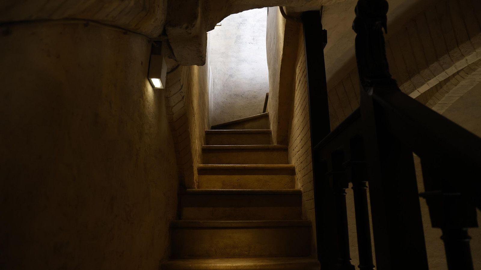 La escalera de subida a las cámaras.