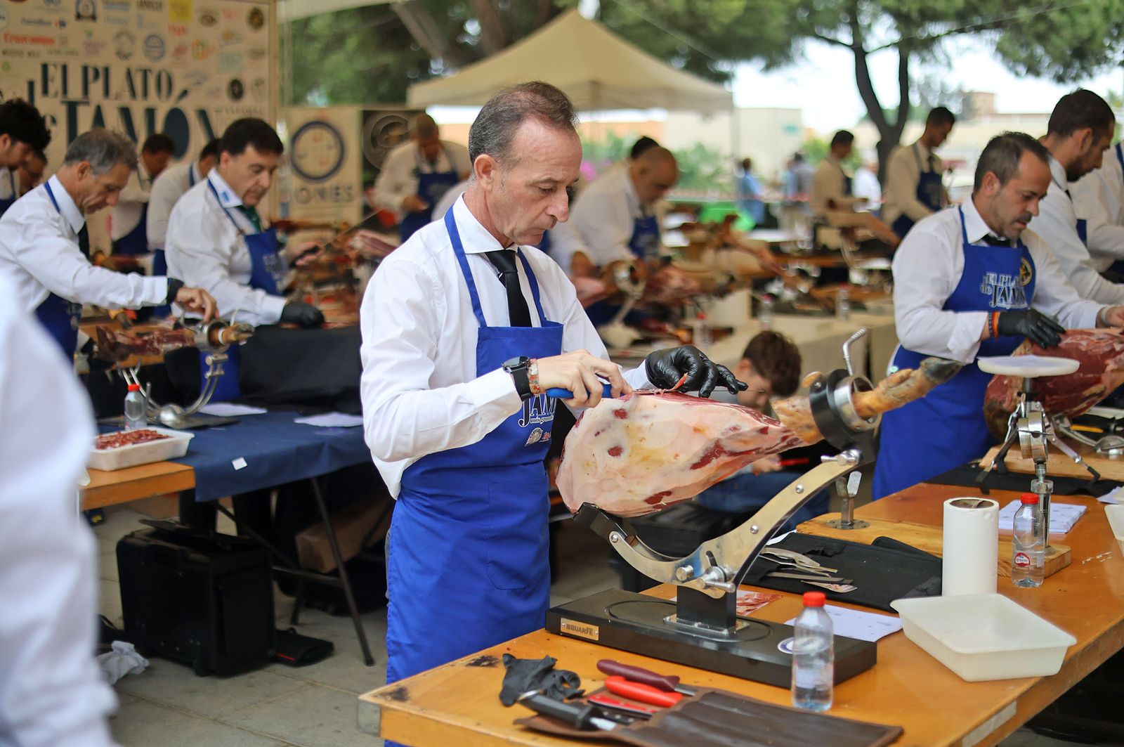 Huelva consigue el récord Guinness con el plato de jamón más grande del mundo, en imágenes