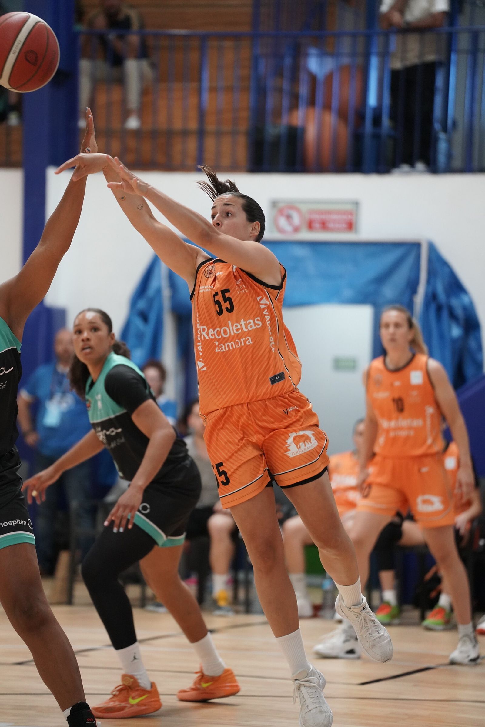 Ambientazo en Estepona para la Final Four de ascenso a Liga Femenina