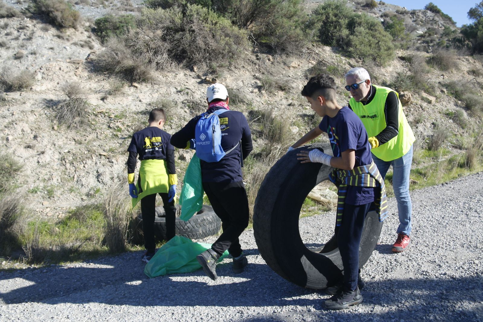 Así ha sido la primera jornada de plogging del año en la Costa de Granada