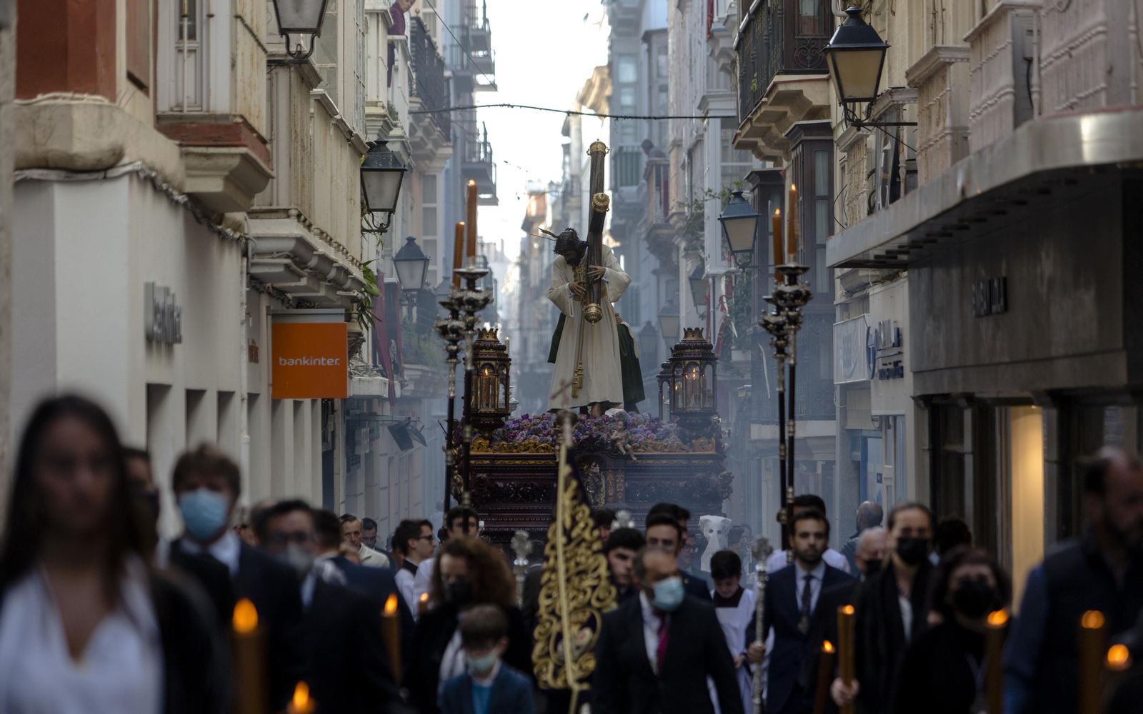 Imágenes del regreso del Nazareno del amor a  su templo en la Semana Santa de Cádiz 2022