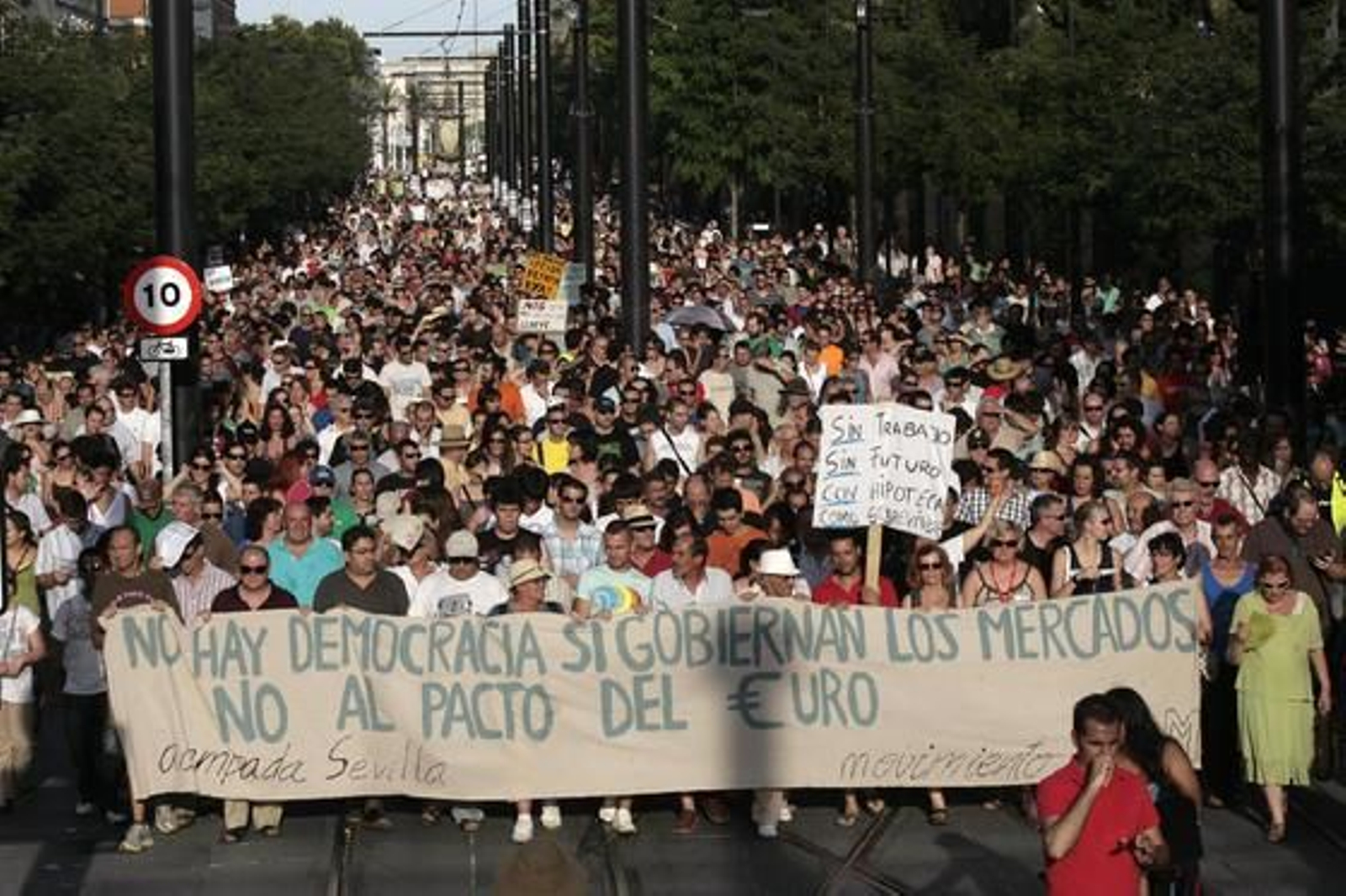 Ambiente pacífico y festivo en la manifestación de los indignados.

Foto: Juan Carlos Munoz