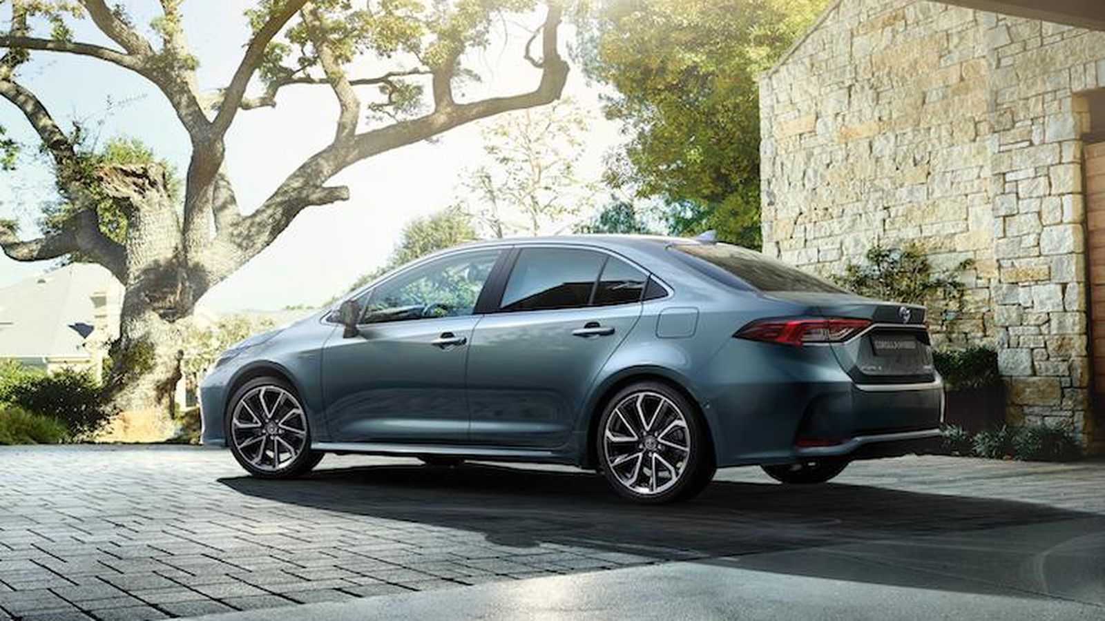 El precio de la carrocería de cuatro puertas es, como mínimo, 300 euros superior al cinco puertas del Corolla.