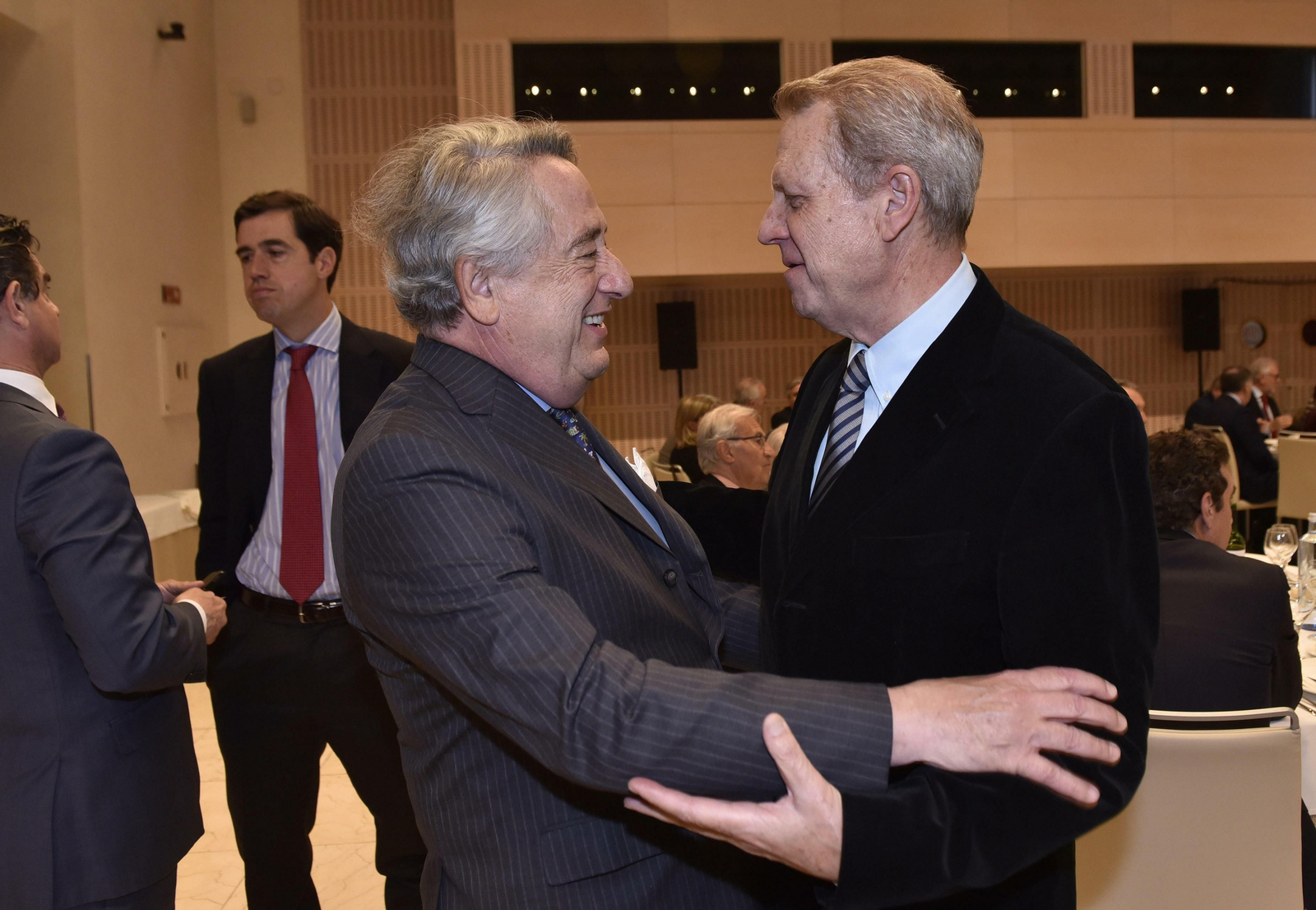 Javier Targhetta saluda a Jaime Montaner.