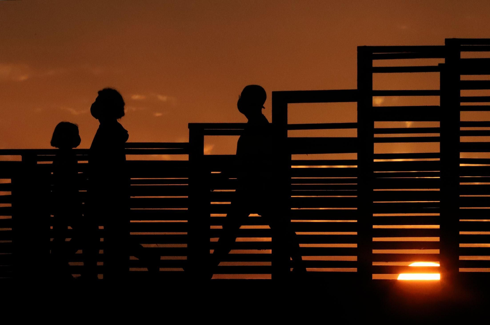 La magia de un atardecer desde la ría de Huelva