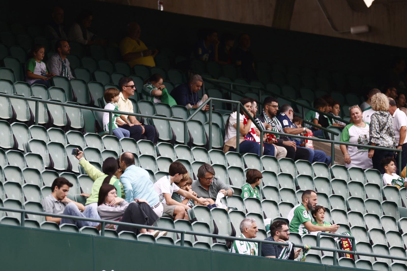 Búscate en las fotos del Betis-Atlético de Madrid