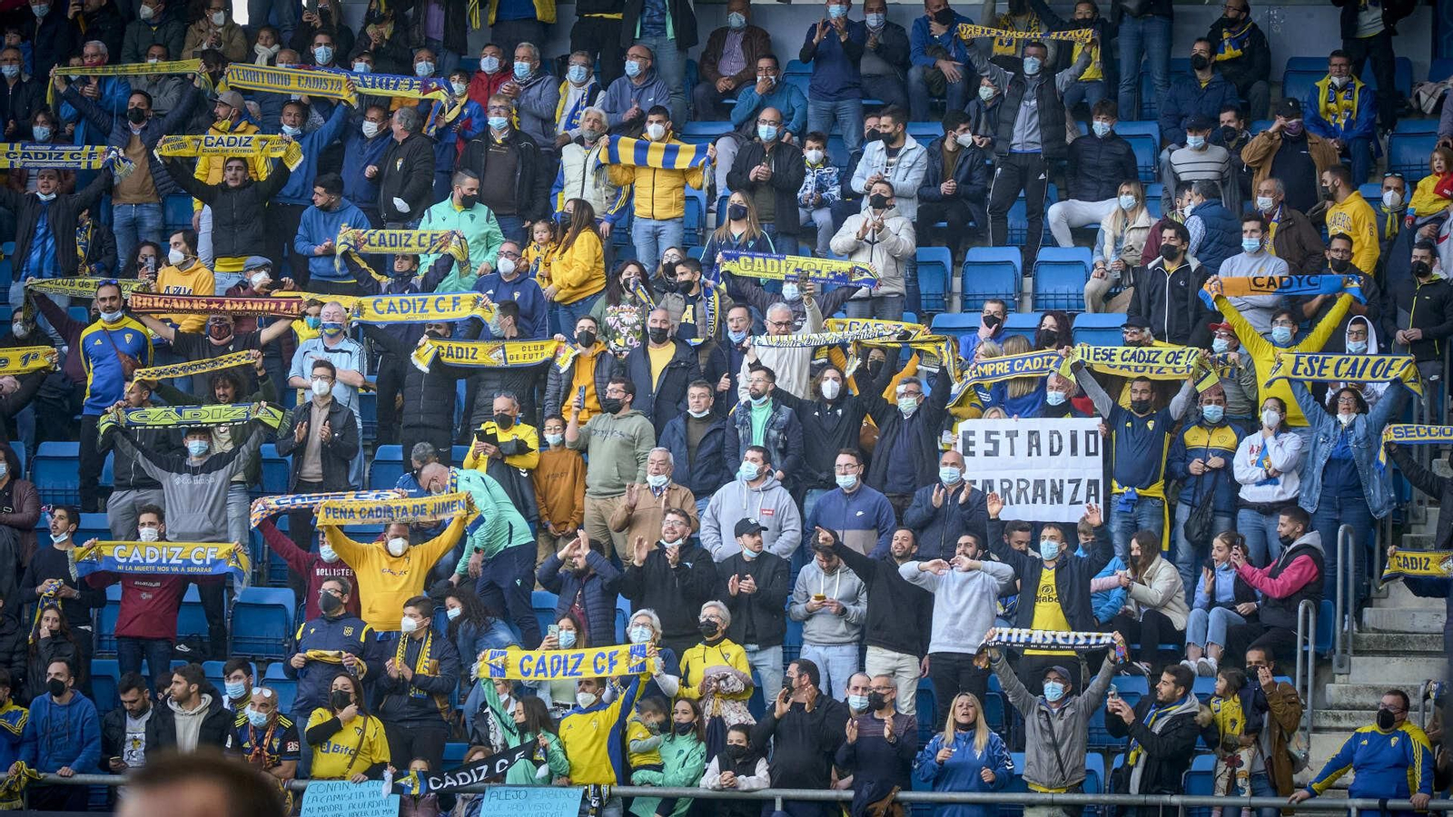 Partido de fútbol entre el Cádiz CF y el Getafe CF.