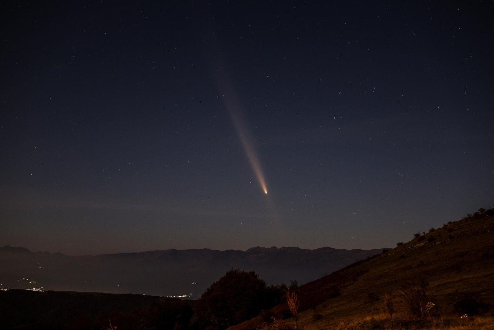 Espectáculo visual: El paso del cometa del siglo a lo largo y ancho del mundo
