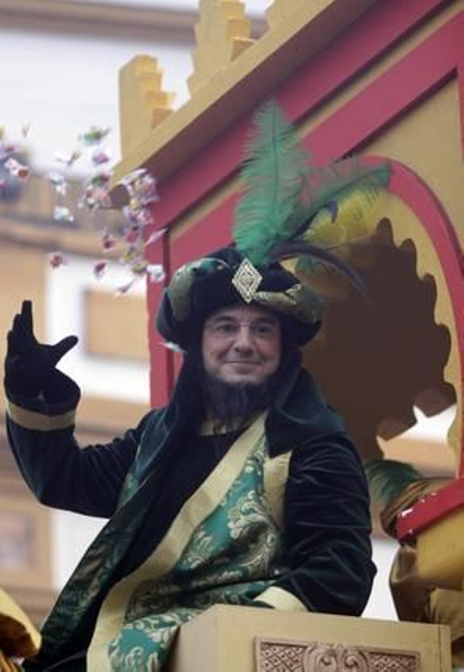 Las carrozas de la Cabalgata de los Reyes Magos en su salida desde el Rectorado de la Universidad de Sevilla.

Foto: Belén Vargas