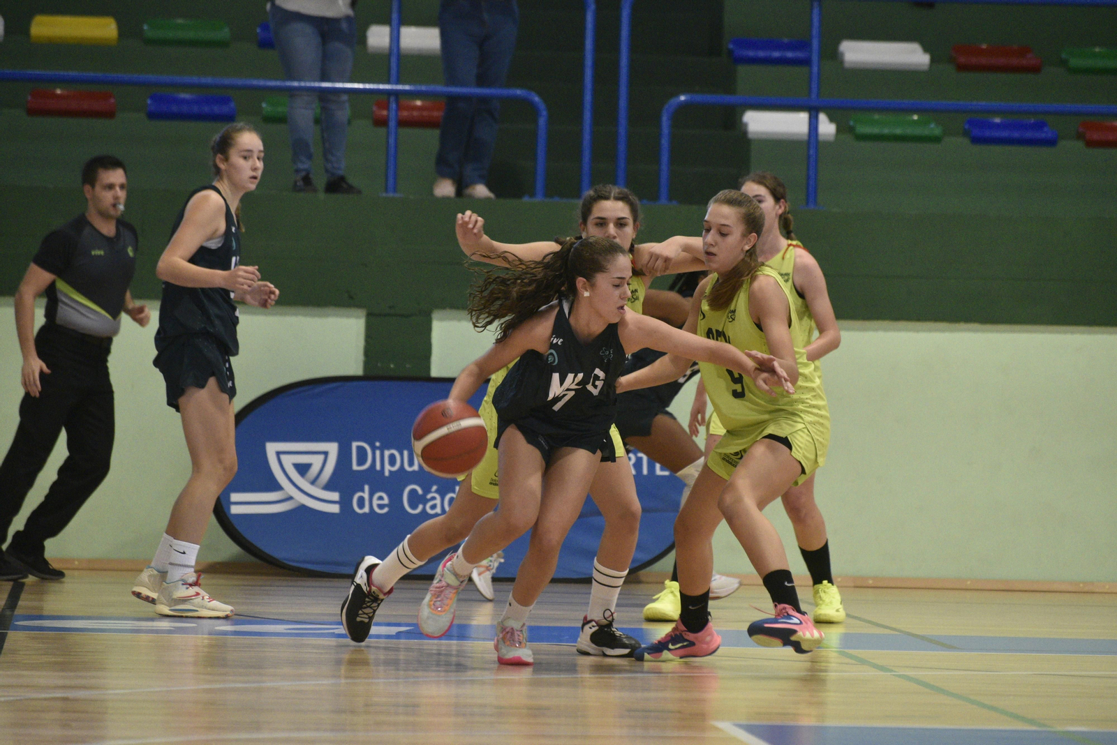 La primera jornada del Andaluz infantil femenino de baloncesto en La Línea