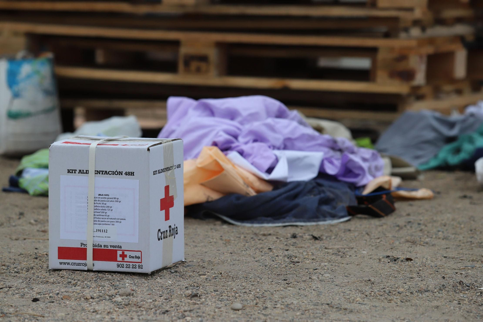 Imágenes del incendio de un asentamiento en Palos de la Frontera, donde falleció un joven de 23 años