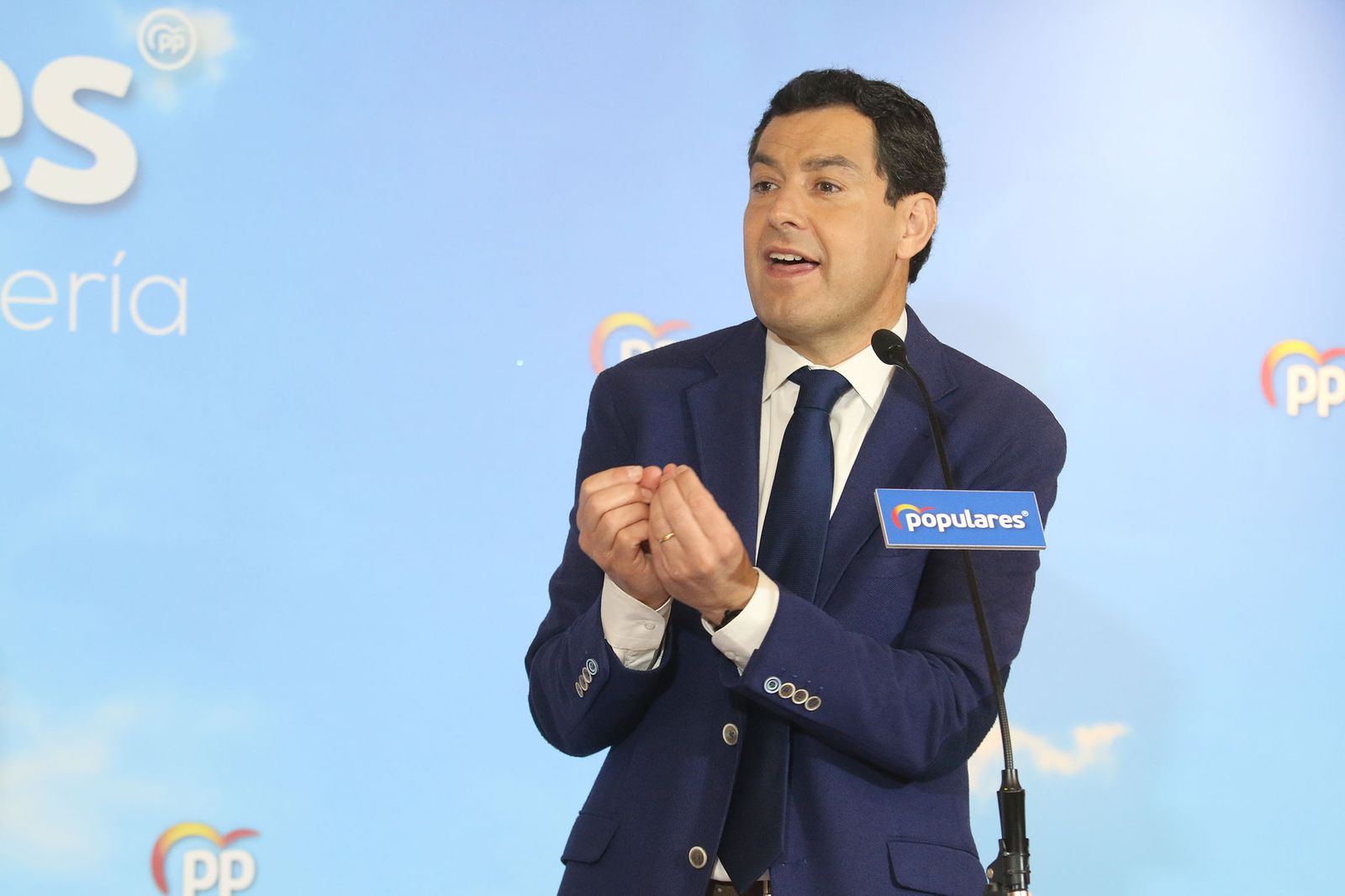 Las imágenes de la visita de Juanma Moreno a Almería