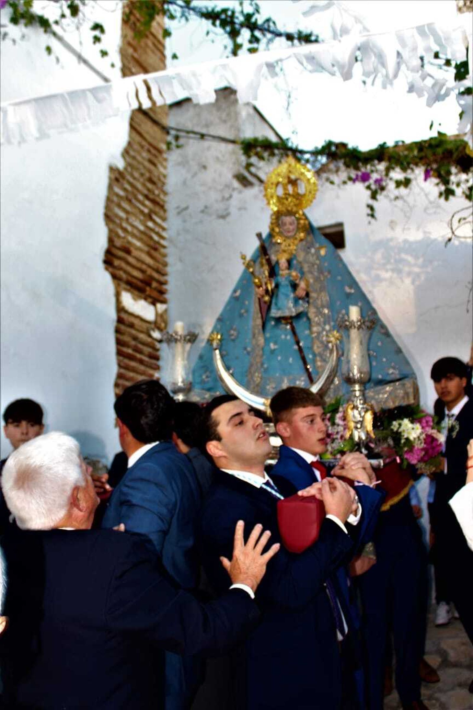 Imágenes del traslado de la Virgen de los Santos al Beaterio de Jesús, María y José